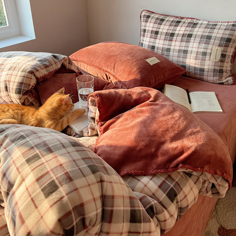 Tejbarna velúr anyagból készült négy részes ágyneműkészlet, dupla oldalas dunyházával | Geometriai minta | Reaktív nyomtatás és színezés | Tömeg 3500–4000 g