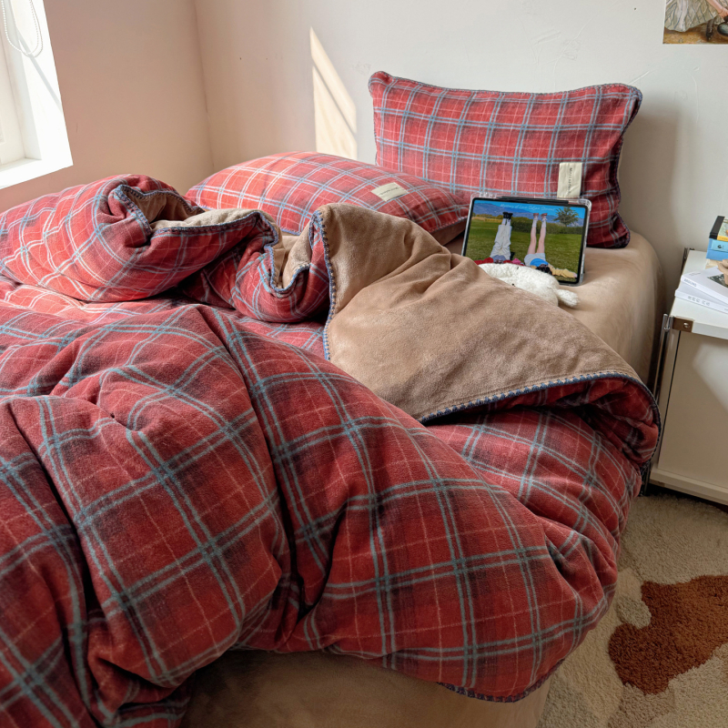 Tejbarna velúr anyagból készült négy részes ágyneműkészlet, dupla oldalas dunyházával | Geometriai minta | Reaktív nyomtatás és színezés | Tömeg 3500–4000 g