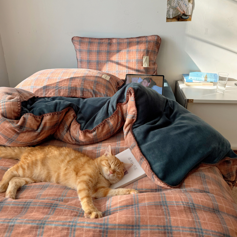 Tejbarna velúr anyagból készült négy részes ágyneműkészlet, dupla oldalas dunyházával | Geometriai minta | Reaktív nyomtatás és színezés | Tömeg 3500–4000 g