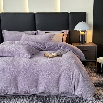 Tej-velúr ágyneműkészlet, négy darabos, jacquard quilt, növény mintázat, reaktív nyomtatás, súly 3000–3500 g, hercegnő stílus