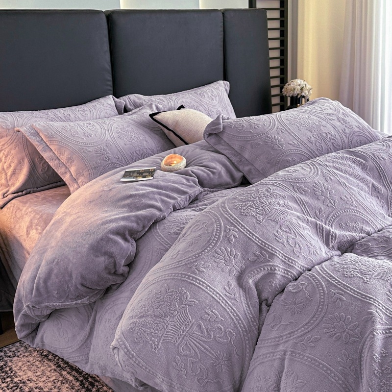 Tej-velúr ágyneműkészlet, négy darabos, jacquard quilt, növény mintázat, reaktív nyomtatás, súly 3000–3500 g, hercegnő stílus