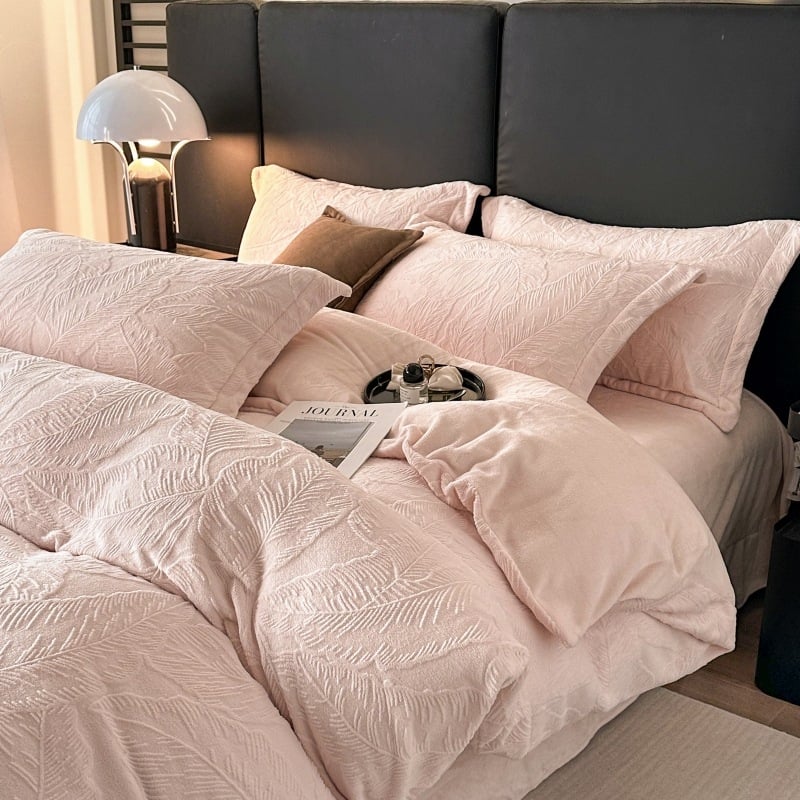 Tej-velúr ágyneműkészlet, négy darabos, jacquard quilt, növény mintázat, reaktív nyomtatás, súly 3000–3500 g, hercegnő stílus