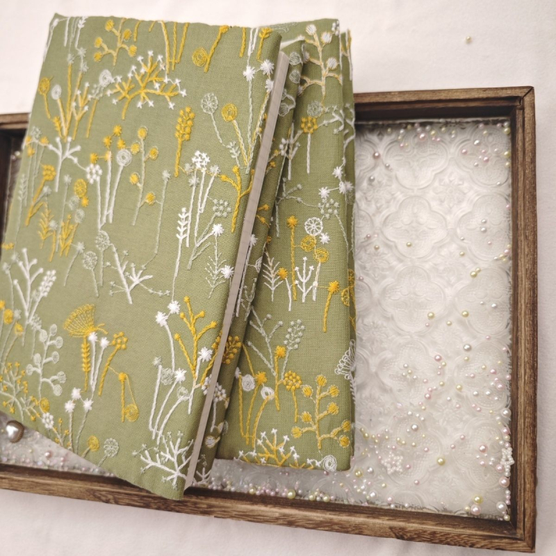 Kézzel készített textil könyvborító csipke szegéllyel, tervhez és heti naplóhoz; Import: Nem; Ajándék: Nem; IP engedély: Nem