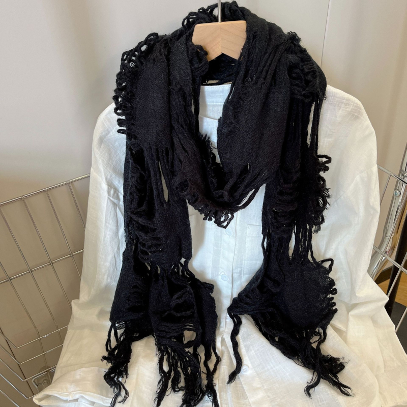 Шал от овча вълна, плетен по технология Warp – топъл за всички сезони, пуснат през есента 2024 г.