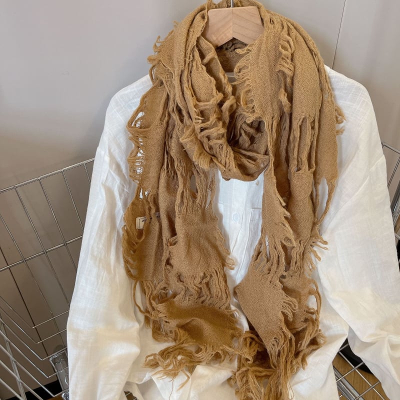 Шал от овча вълна, плетен по технология Warp – топъл за всички сезони, пуснат през есента 2024 г.