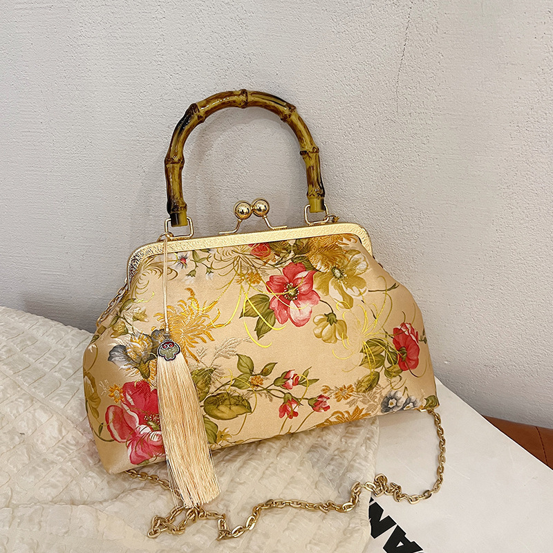 Večernja crossbody torbica inspirirana kineskim stilom, kapak s klipsom, vanjska strana u obliku školjke, poliester podstava