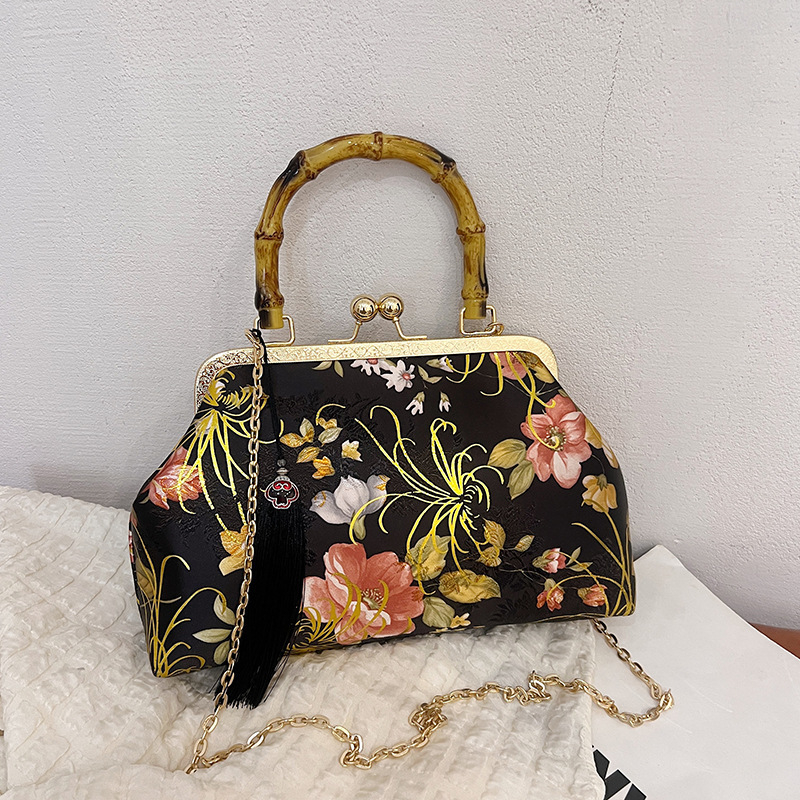 Večernja crossbody torbica inspirirana kineskim stilom, kapak s klipsom, vanjska strana u obliku školjke, poliester podstava