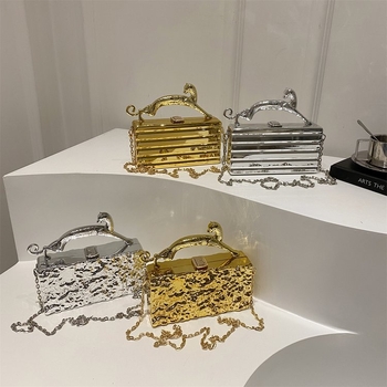 Geantă acrilică, formă orizontal pătrată, închidere cu șnur, buzunare interioare pentru telefon și ID