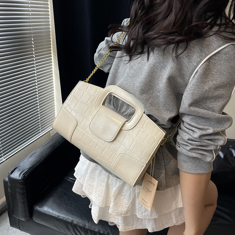 Ženska baguette torba, PU materijal, lančana crossbody, horizontalni kvadratni oblik, džep sa zatvaračem, proljeće 2025