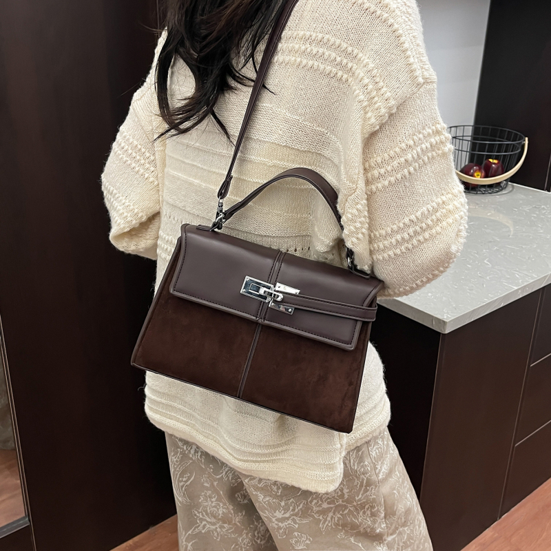 Ženska crossbody torba kvadratnog oblika, PU koža, zatvarač, unutarnji džepovi za telefon i dokumente, urbani stil