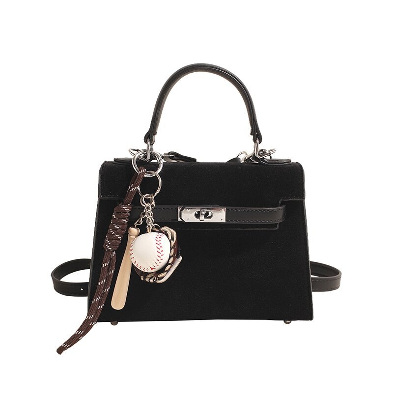PU Kelly torbica u ulicnom stilu, horizontalni kvadratni oblik, podstava od sintetičke kože, otvaranje šnrom i kopčom