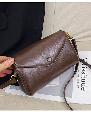 Ženska crossbody torbica, PU koža, vodoravni kvadratni oblik, poliester podstava, kopča s klikom, džep za mobitel