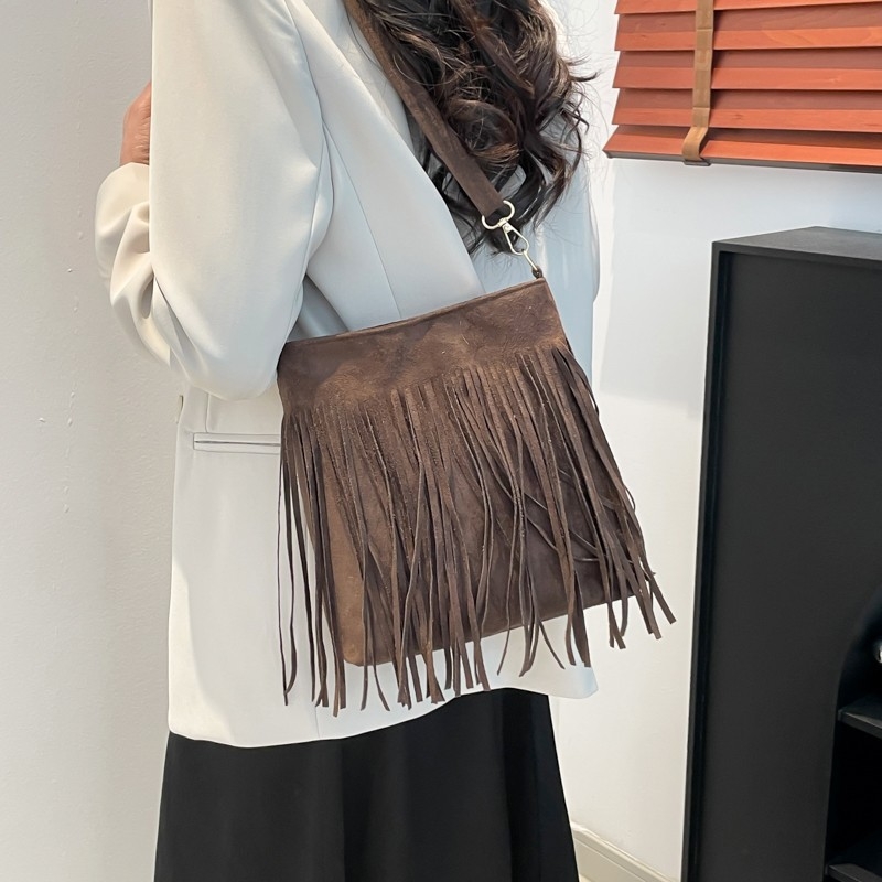 Ženska torbica s pomponom u etno stilu – minimalistička retro, crossbody, vertikalni kvadratni oblik; model XN-5612, PU, zatvarač, džep za telefon