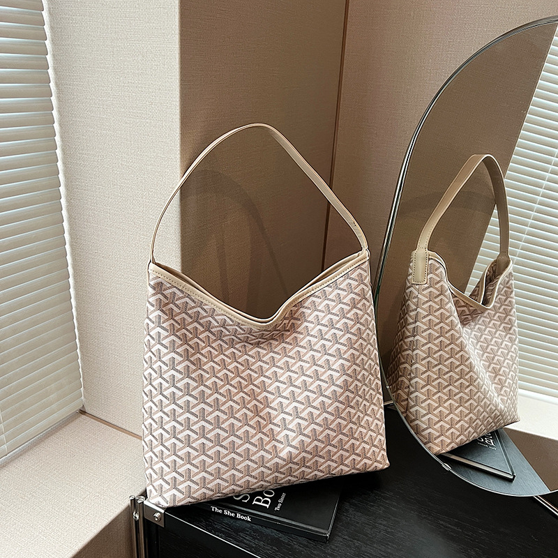 PU crossbody torba, gradski minimalistički stil, oblik bucket, zatvarač, unutarnji džepovi za telefon i dokumente, poliester podstava.