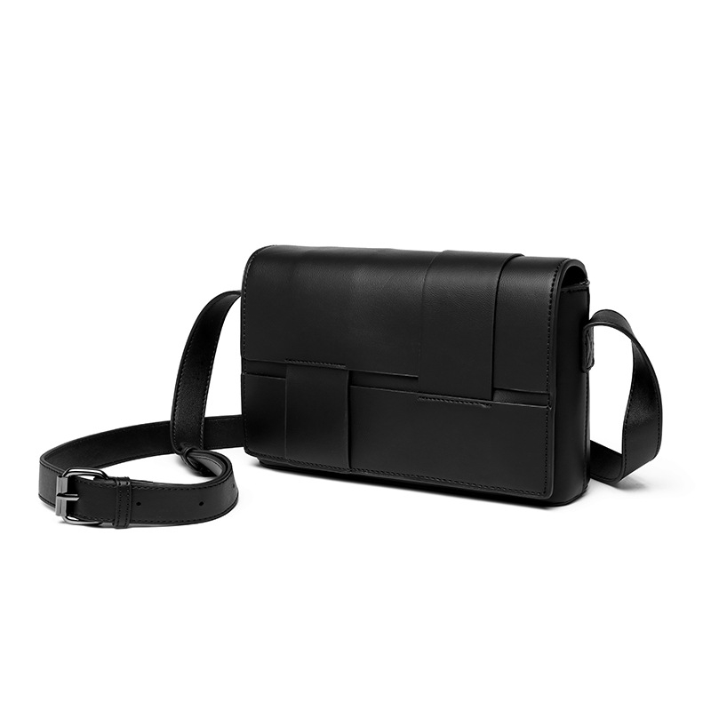Ženska box torba od PU kože s Lychee teksturom, horizontalni kvadratni oblik, otvaranje na poklopac, unutarnji džepovi: zip, džep za mobitel i ID, poliester podstava, urban minimalist stil, jedna naramenica