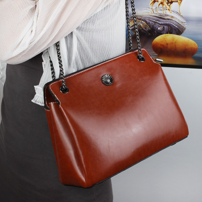 PU верижна чанта за рамо тип кофа със цип, ламиниран вътрешен джоб и полиестерна подплата