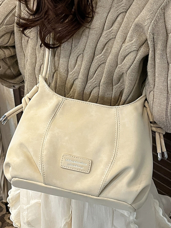 PU crossbody torba, gradski minimalistički stil, vertikalni kvadratni oblik, zatvaranje zipom, laminirana unutarnja džep