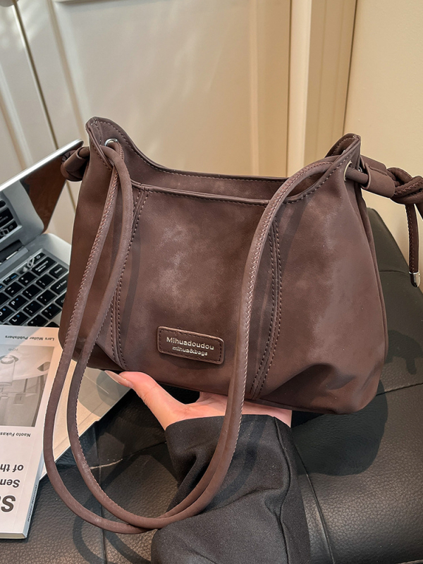 PU crossbody torba, gradski minimalistički stil, vertikalni kvadratni oblik, zatvaranje zipom, laminirana unutarnja džep