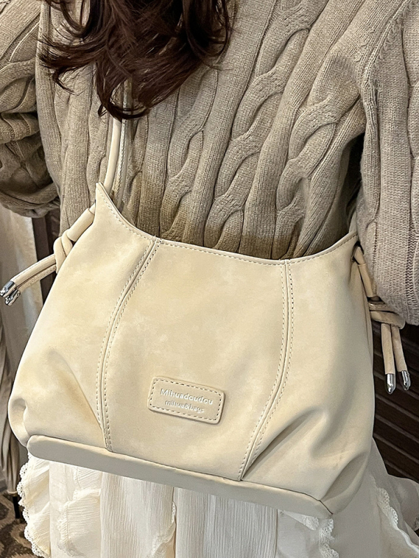 PU crossbody torba, gradski minimalistički stil, vertikalni kvadratni oblik, zatvaranje zipom, laminirana unutarnja džep