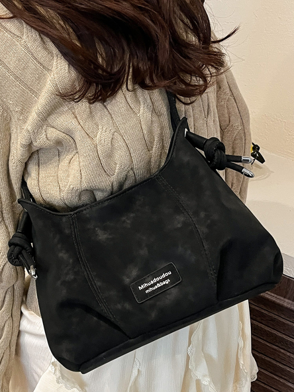 PU crossbody torba, gradski minimalistički stil, vertikalni kvadratni oblik, zatvaranje zipom, laminirana unutarnja džep