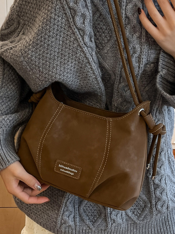 PU crossbody torba, gradski minimalistički stil, vertikalni kvadratni oblik, zatvaranje zipom, laminirana unutarnja džep
