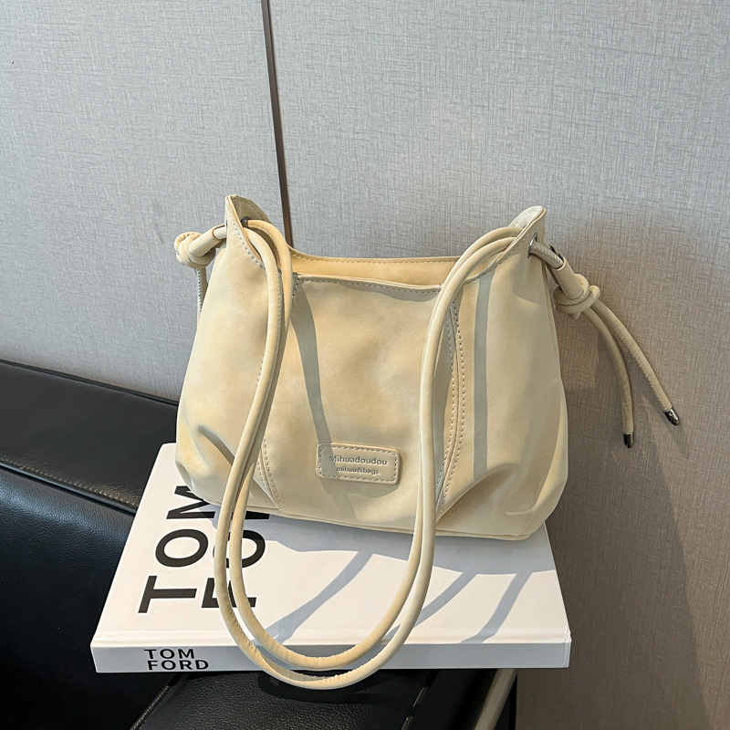 PU crossbody torba, gradski minimalistički stil, vertikalni kvadratni oblik, zatvaranje zipom, laminirana unutarnja džep