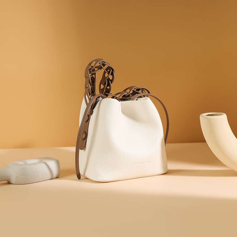 Ženska PU bucket torba, francuski stil, zimsko izdanje 2025, zatvarač na špagu, poliester podstava, gradski minimalistički dizajn, dnevna crossbody