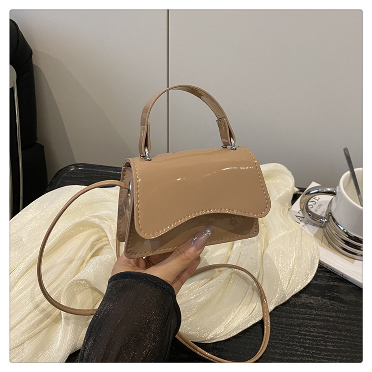 Torba za ramena urbana minimalist PU — mali kvadratni dizajn, horizontalni kvadratni oblik, 2025 ljeto (Stil: Urban Minimalist; Materijal: PU; Trend: Mali kvadratni dizajn; Oblik: Horizontalni kvadrat; Lansiranje: 2025 Ljeto)
