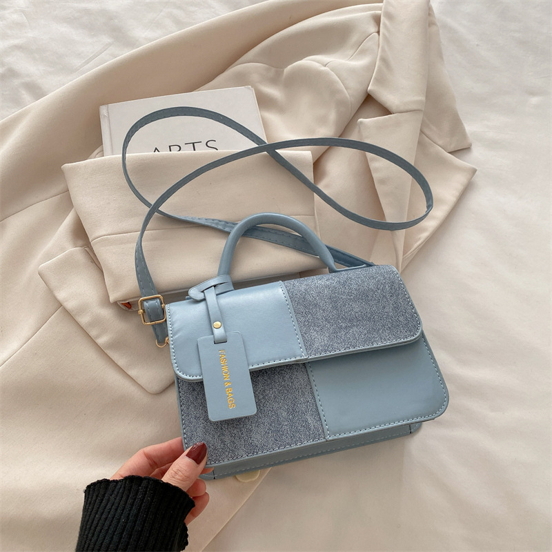 Ženska PU torbica za rame s poklopcem - vodoravnim kvadratnog oblika, magnetsko zatvaranje, bez podstave, unutarnja džep za mobitel, unutarnje odjeljenje, s jednom naramenicom