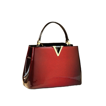 Bucket torba s vertikalnim kvadratnim oblikom, podstava od poliestera, zatvaranje kapom, unutarnja džep za telefon i laminirani džep na zip, jedna naramenica, za slobodno vrijeme putovanja, zima 2025