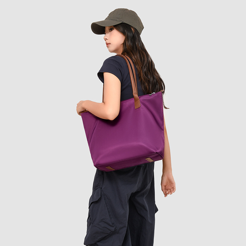 Ženska Tote torba od Oxford platna, horizontalnog kvadratnog oblika, zatvarač na zip, unutarnja džep sa zipom.