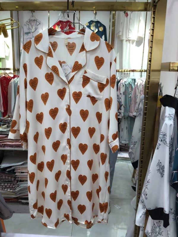 Νυχτικό Ice Silk με γιακά πέτα, καρτούν σχέδιο, μισά μανίκια, λεπτό ύφασμα