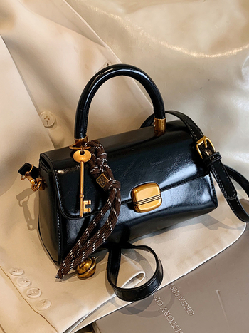 Ženska korejska visoko-kvalitetna retro Crossbody torba — PU materijal, horizontalni kvadratni oblik, podstava: poliester i pamuk, zatvaranje: preklop, zima 2024