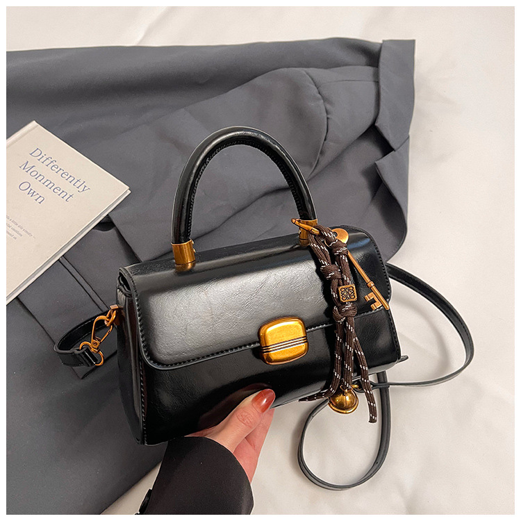 Ženska korejska visoko-kvalitetna retro Crossbody torba — PU materijal, horizontalni kvadratni oblik, podstava: poliester i pamuk, zatvaranje: preklop, zima 2024