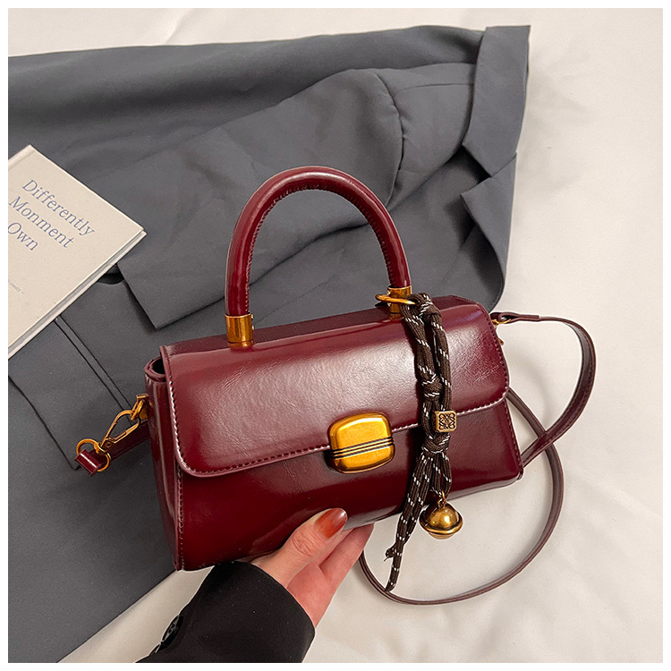 Ženska korejska visoko-kvalitetna retro Crossbody torba — PU materijal, horizontalni kvadratni oblik, podstava: poliester i pamuk, zatvaranje: preklop, zima 2024