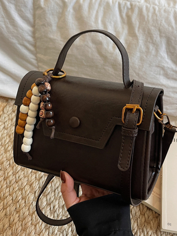 Ženska crossbody torba, gradska jednostavnost, PU materijal, vodoravni kvadratni oblik, zatvaranje s klapnom, poliester podstava