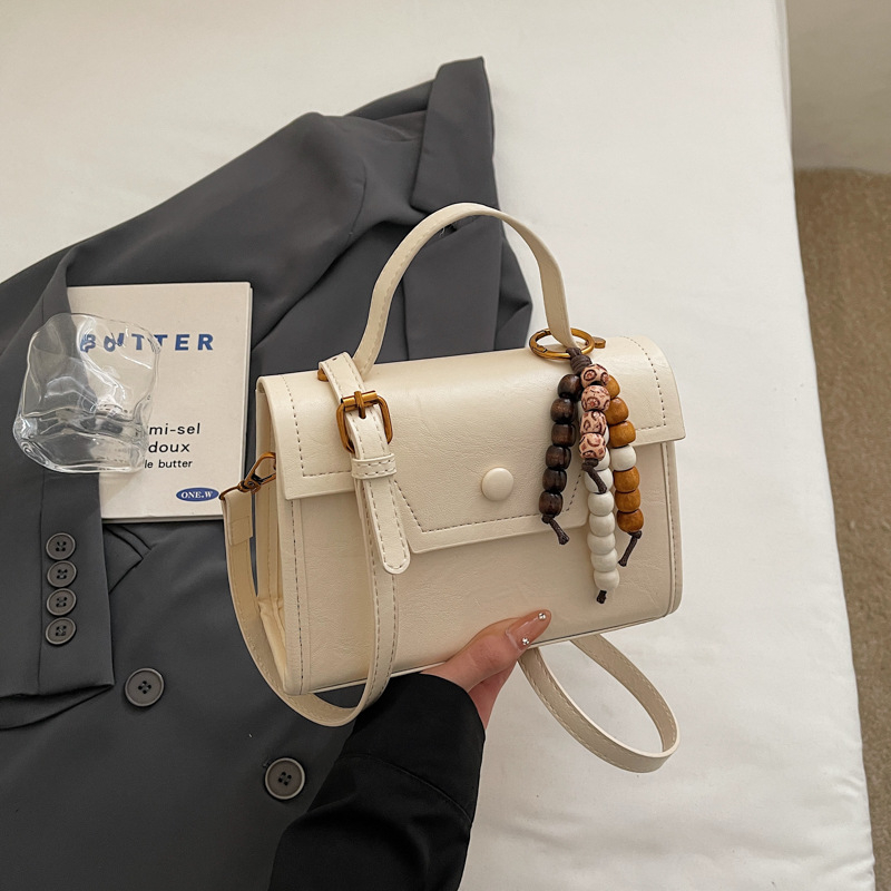 Ženska crossbody torba, gradska jednostavnost, PU materijal, vodoravni kvadratni oblik, zatvaranje s klapnom, poliester podstava