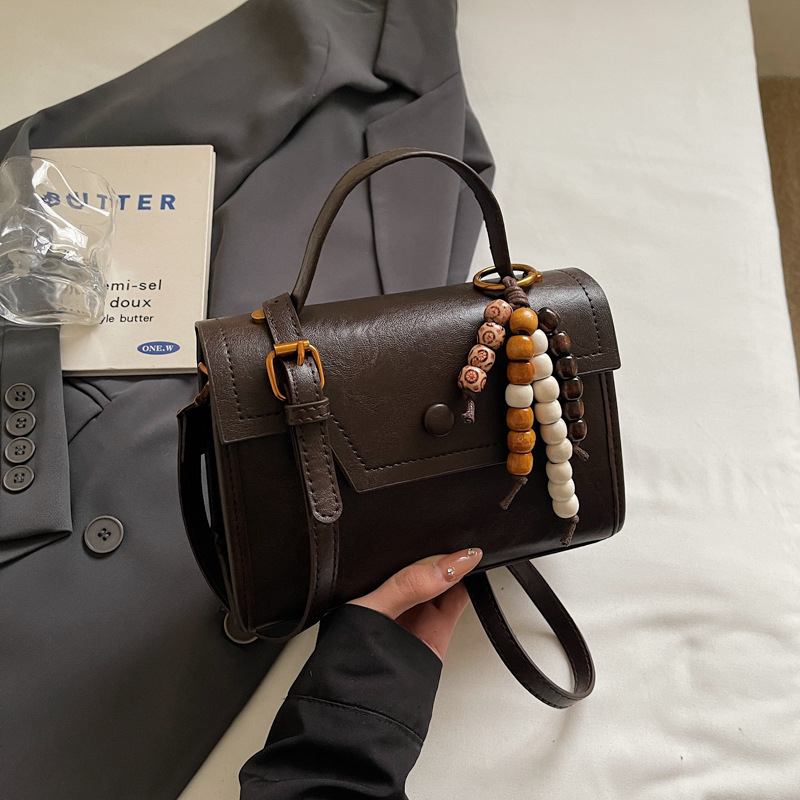 Ženska crossbody torba, gradska jednostavnost, PU materijal, vodoravni kvadratni oblik, zatvaranje s klapnom, poliester podstava
