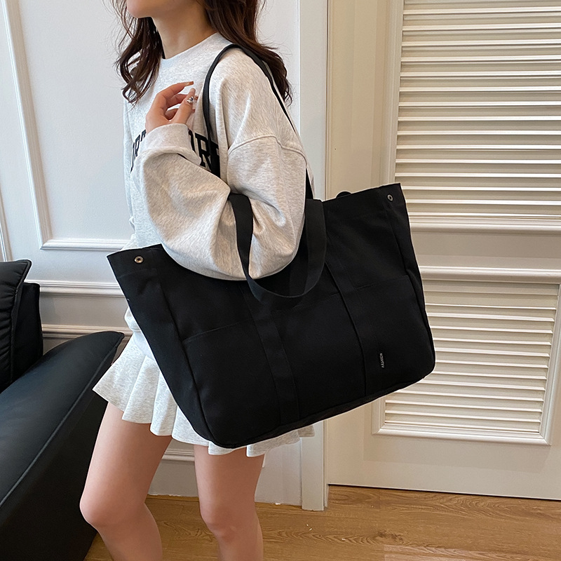 Ženska platnena Tote torba — horizontalni kvadratni oblik, magnetsko zatvaranje, unutarnji džep sa zatvaračem, bez podstave