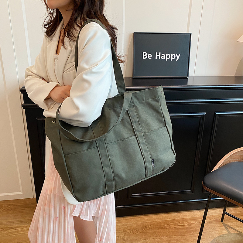 Ženska platnena Tote torba — horizontalni kvadratni oblik, magnetsko zatvaranje, unutarnji džep sa zatvaračem, bez podstave