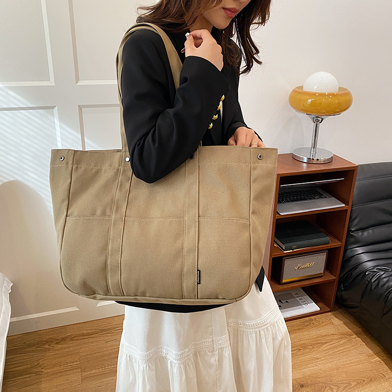 Ženska platnena Tote torba — horizontalni kvadratni oblik, magnetsko zatvaranje, unutarnji džep sa zatvaračem, bez podstave