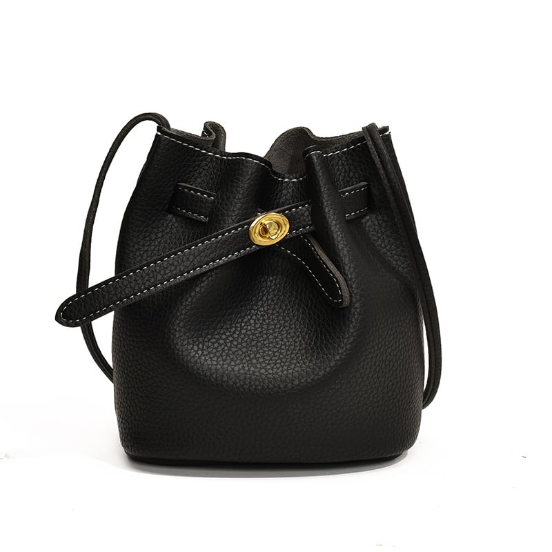 Bucket torba korejskog stila, PU materijal, zatvaranje špagom (drawstring), oblik košare, unutarnje džepove sa zipom i džepom za telefon, poliester podstava, jedna naramenica, mekana za svakodnevnu upotrebu