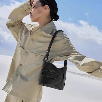 PU cilindrična crossbody torba sa zipom – bucket stil, podstava od sintetičke kože