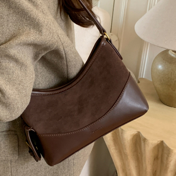 Ženska torbica ispod pazuha, visokokvalitetna teksturirana PU, torba, zatvarač, podstavljena od poliestera, horizontalni kvadratni oblik, proljeće 2026