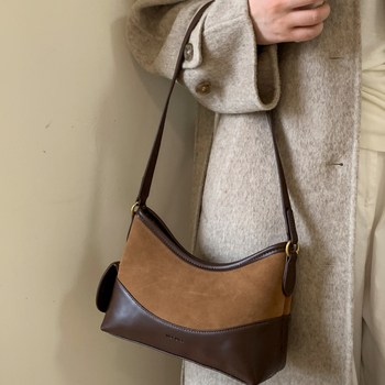 Ženska torbica ispod pazuha, visokokvalitetna teksturirana PU, torba, zatvarač, podstavljena od poliestera, horizontalni kvadratni oblik, proljeće 2026