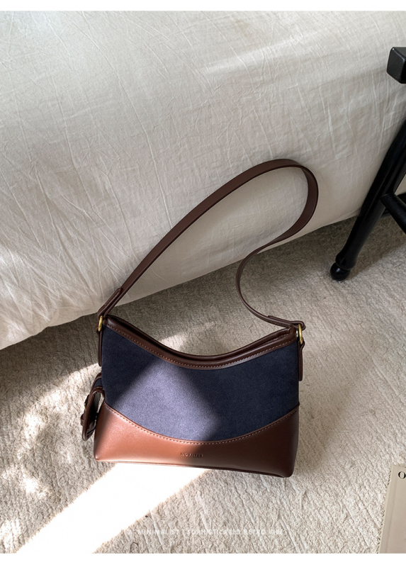 Ženska torbica ispod pazuha, visokokvalitetna teksturirana PU, torba, zatvarač, podstavljena od poliestera, horizontalni kvadratni oblik, proljeće 2026