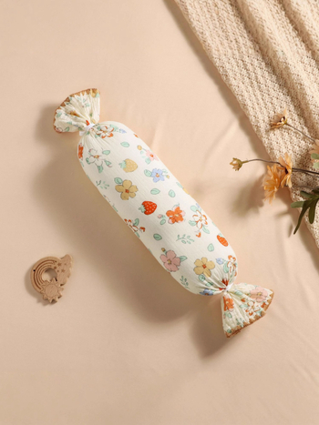 Възглавничка за новородени, цилиндрична, с анти-ударни странични защити, сваляем и перащ се калъф от чист памук газе