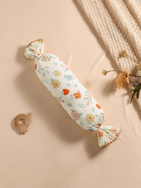 Възглавничка за новородени, цилиндрична, с анти-ударни странични защити, сваляем и перащ се калъф от чист памук газе