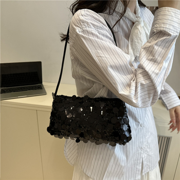 Damska dumpling torbica se štrasom i lančanim remenom, crossbody dizajn (Materijal: Štras; Oblik: Kvadratni oblik; Remen: Lančani; Otvaranje: Zip; Unutarnja podstava: Poliester)