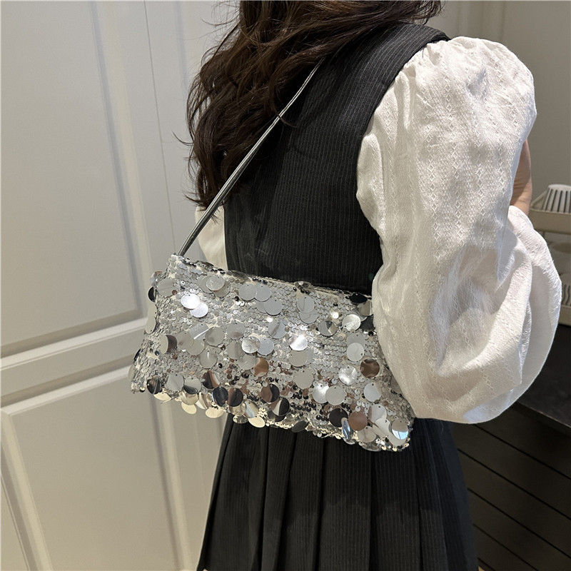 Damska dumpling torbica se štrasom i lančanim remenom, crossbody dizajn (Materijal: Štras; Oblik: Kvadratni oblik; Remen: Lančani; Otvaranje: Zip; Unutarnja podstava: Poliester)